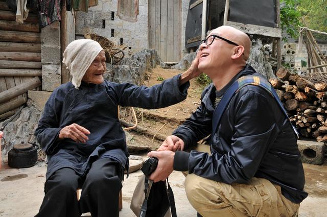 光头十年不剪发留多长,十年老光头