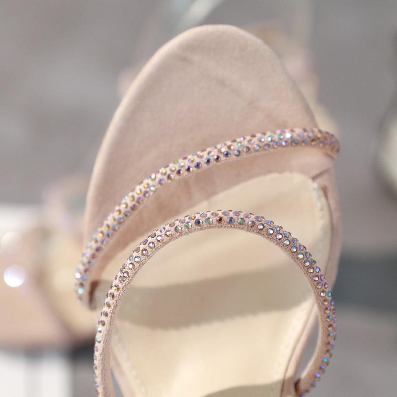 尖头细高跟女人味十足,细高跟时尚又漂亮