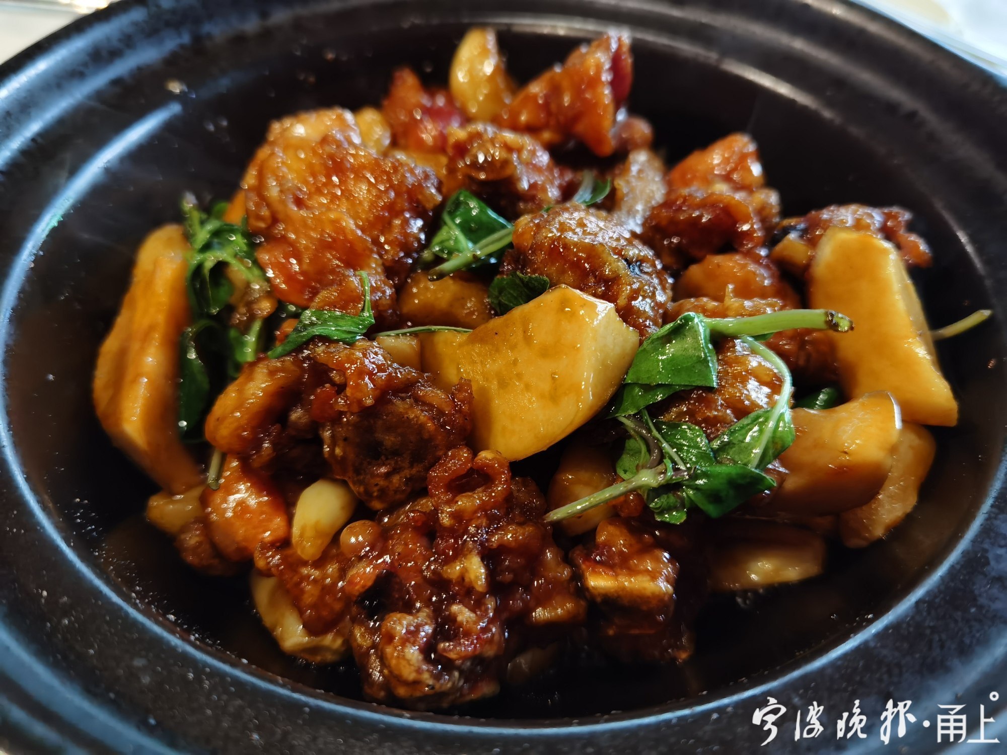 “一茶一坐”全国范围内出现闭店潮?宁波目前仅剩一家门店,店员表示目前不会闭店