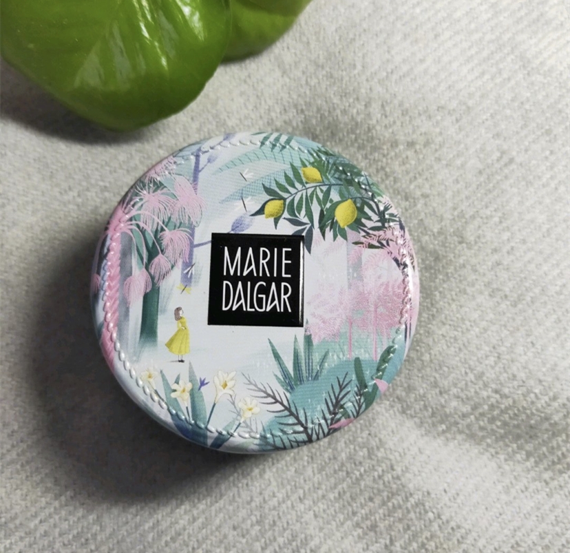 平价粉饼50元左右,300元控油粉饼