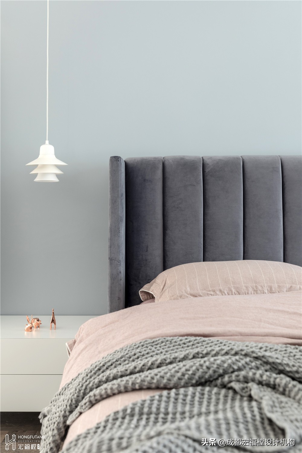 跃层意式极简风背景墙,北欧风电视背景墙小户型