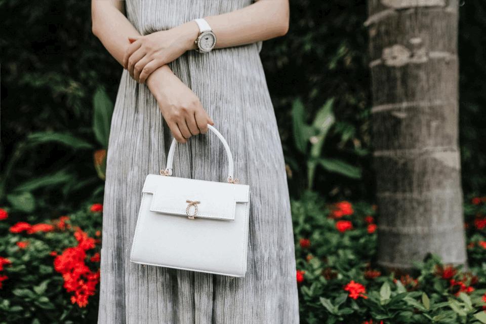 英国女王拿过的包包,英国伊丽莎白女王二世包包