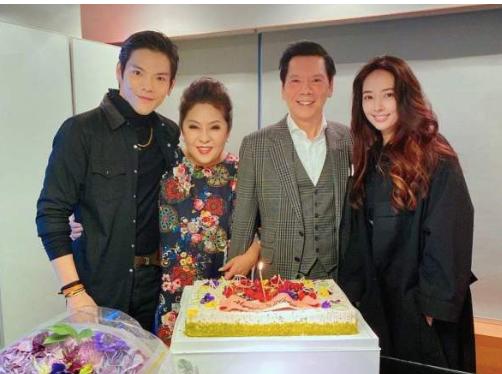 向太官宣郭碧婷的视频,向太郭碧婷眼神