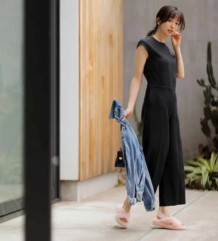 牛仔衣又是春天不可缺少的衣服,冬季牛仔衣的穿搭酷飒