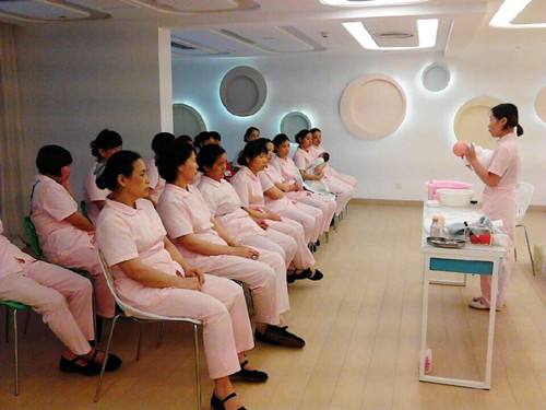 学月嫂去哪里学最靠谱,学月嫂要到正规的月嫂培训机构