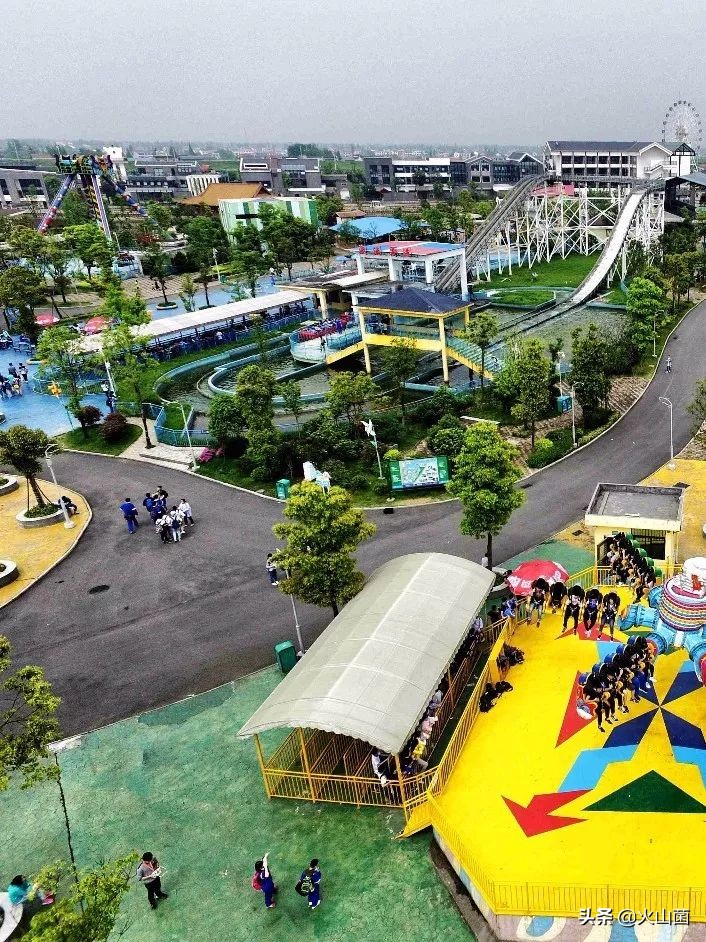 逃离高温“熔炉”，南方的夏天就该玩雪