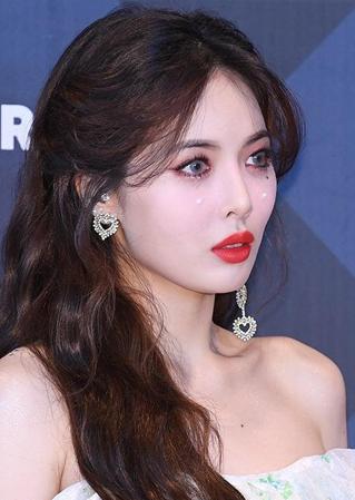 金泫雅湿发造型好美,金泫雅落泪