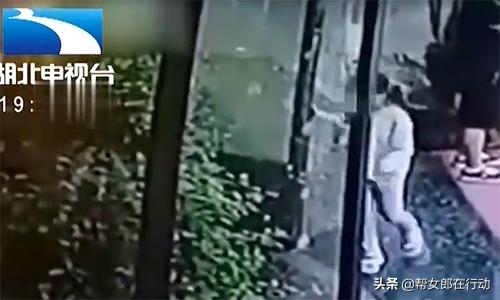 “帮叔叔一个忙吧”9岁女童被男子拖进厕所猥亵，时间长达7分钟