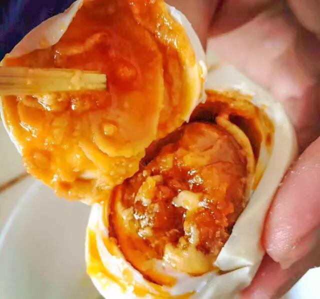 咸鸭蛋蛋黄油是什么,海鸭蛋油到底怎么来的