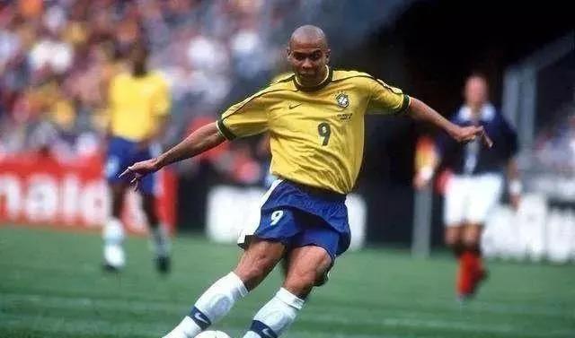 风雪中的守门员——我的足球梦