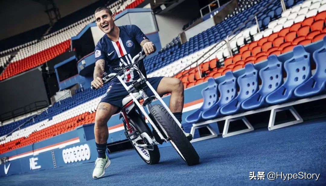 穿牛仔裤踢足球,穿牛仔裤踢球