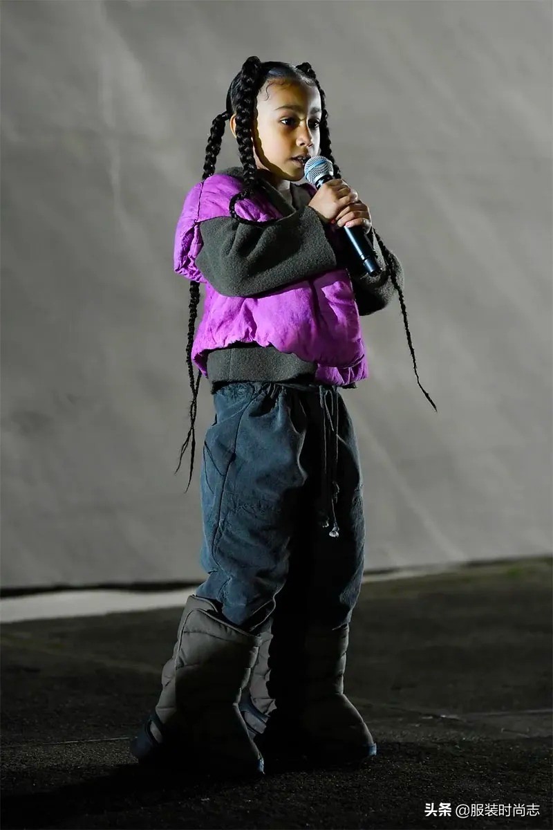 侃爷yeezy衣服,yeezy侃爷现在在干什么