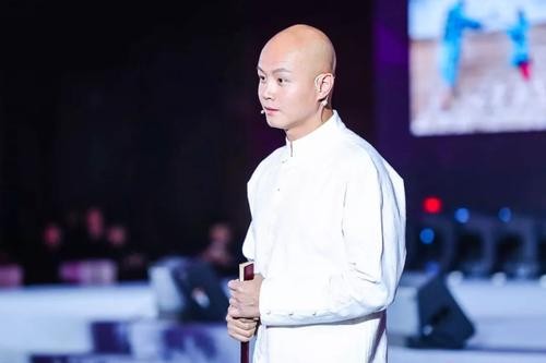 乐嘉从金牌主持到落寞,乐嘉为什么沦落街头演讲