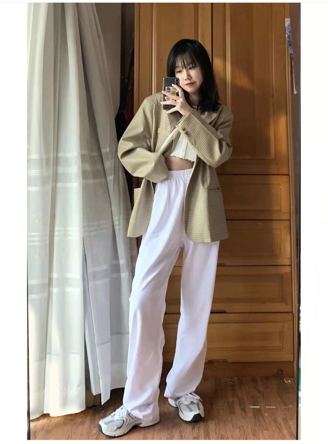 白色阔腿裤配什么颜色上衣好看,深蓝阔腿裤配白色中袖上衣好吗