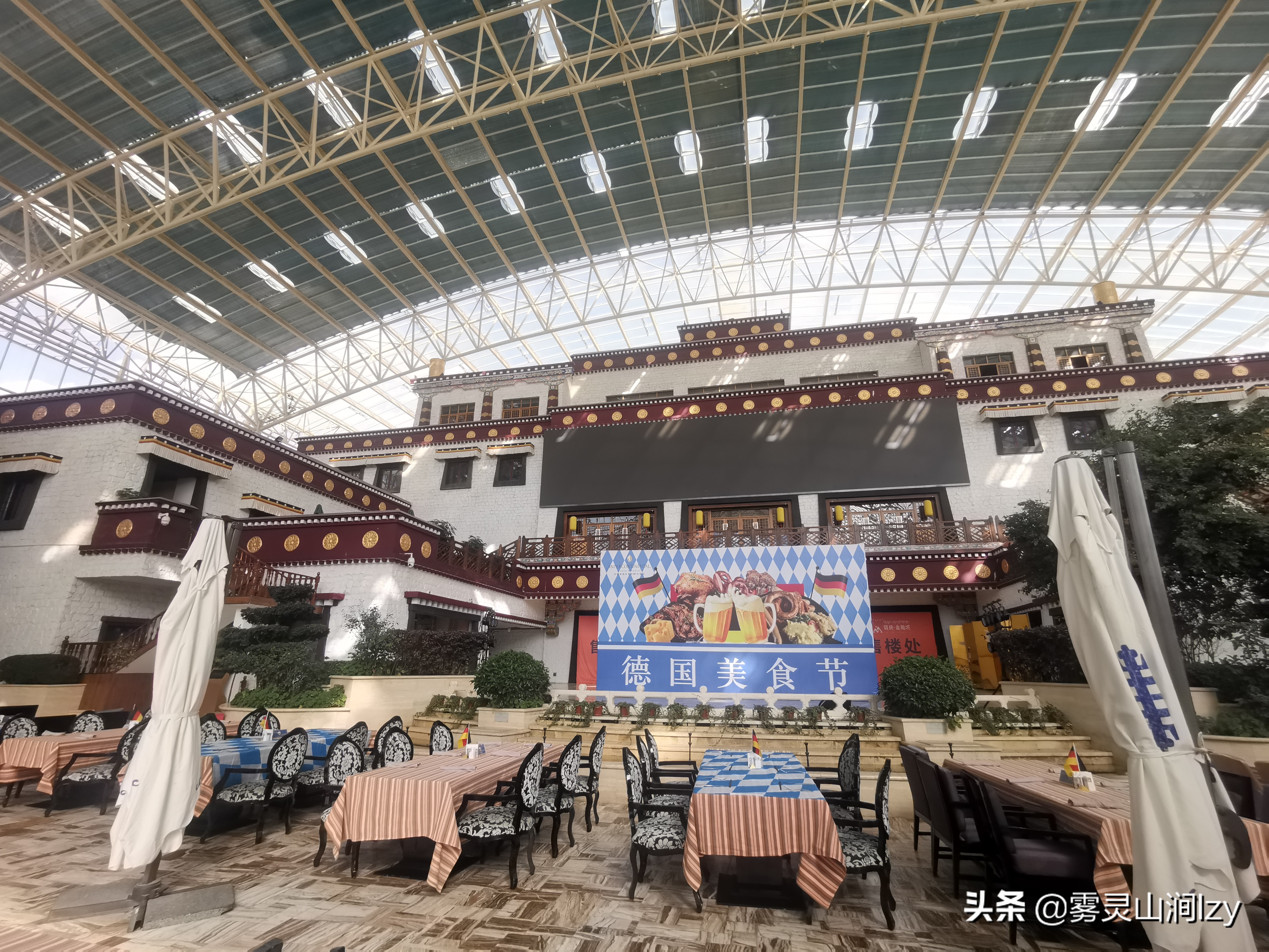 蓝天白云下的雪域高原布达拉宫,蓝天之下日光之城简介