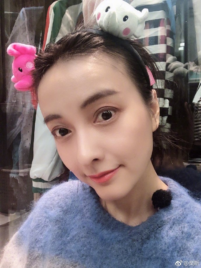 鍚存槙鍗磋鍚愭Ы琛f湇鍙堜笐鍙堣吹,鍚存槙鐜板湪绌胯。鎵撴壆