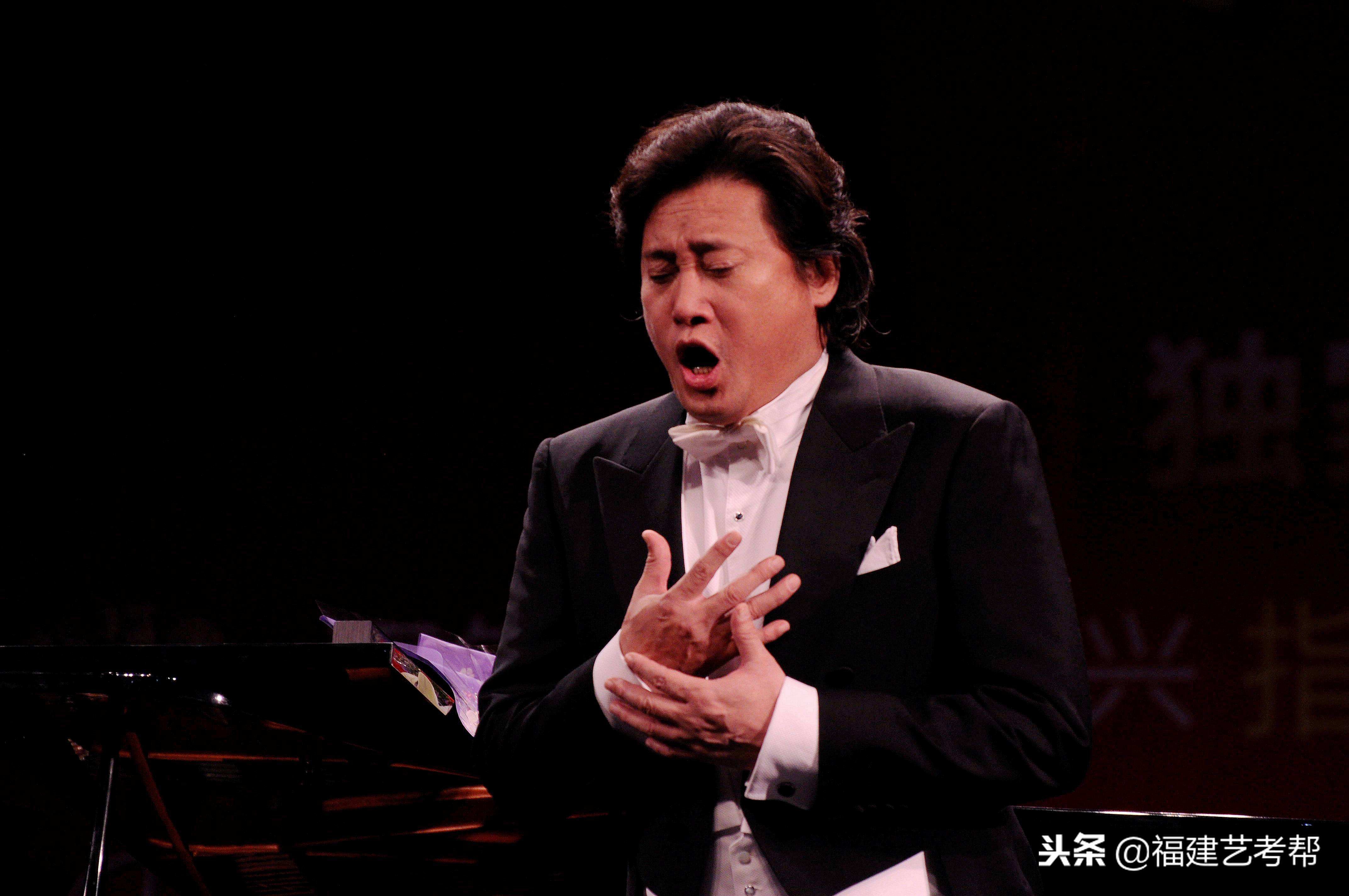 唱歌紧张一招解决,唱歌时情绪紧张教你几招克服