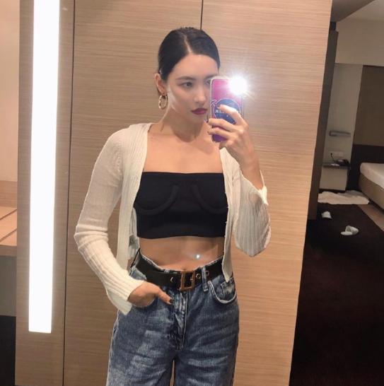 宣美蓝色裙子,宣美同款吊带碎花连衣裙开叉