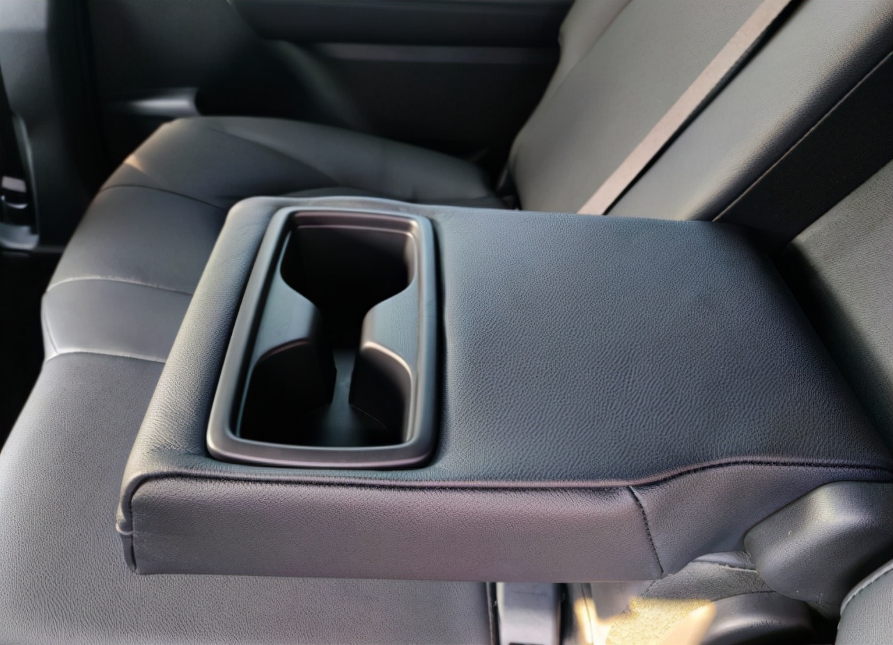 陆放皇冠suv双擎真实油耗,丰田皇冠陆放长途油耗多少