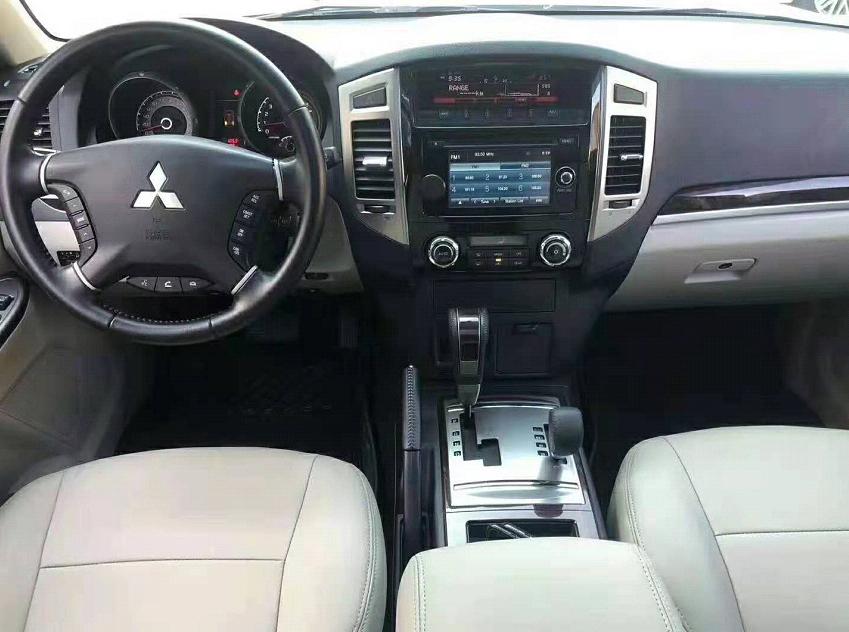 到店体验帕杰罗V93:高大威猛,动力参数弱,仅售33万