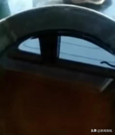 自来水发黄有一层油怎么回事,刚打开自来水发黄是怎么回事