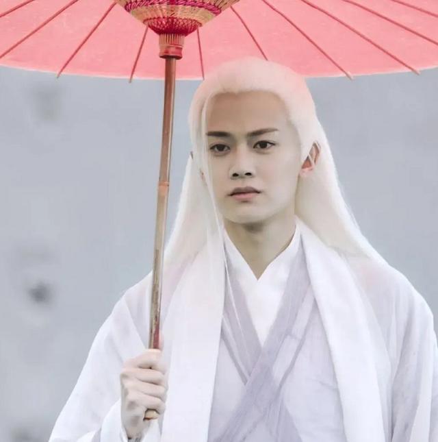 谁的白发造型惊艳到你了,首次大胆尝试白发造型