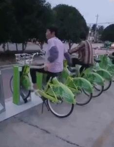 网上买的连衣裙到货了，店家连夜打电话跪求删除好评照片太尴尬了