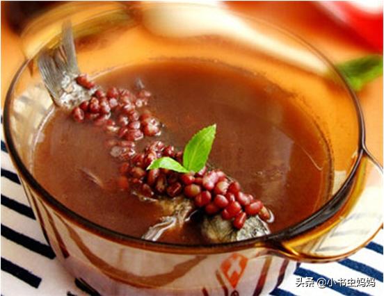 坐月子每天吃小米,坐月子天天吃鸡蛋小米粥