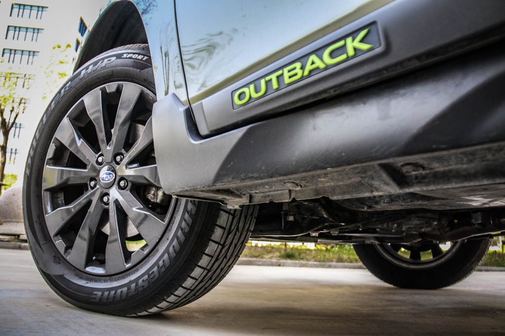 2020款斯巴鲁傲虎特装版黑色,斯巴鲁傲虎2021款特装版