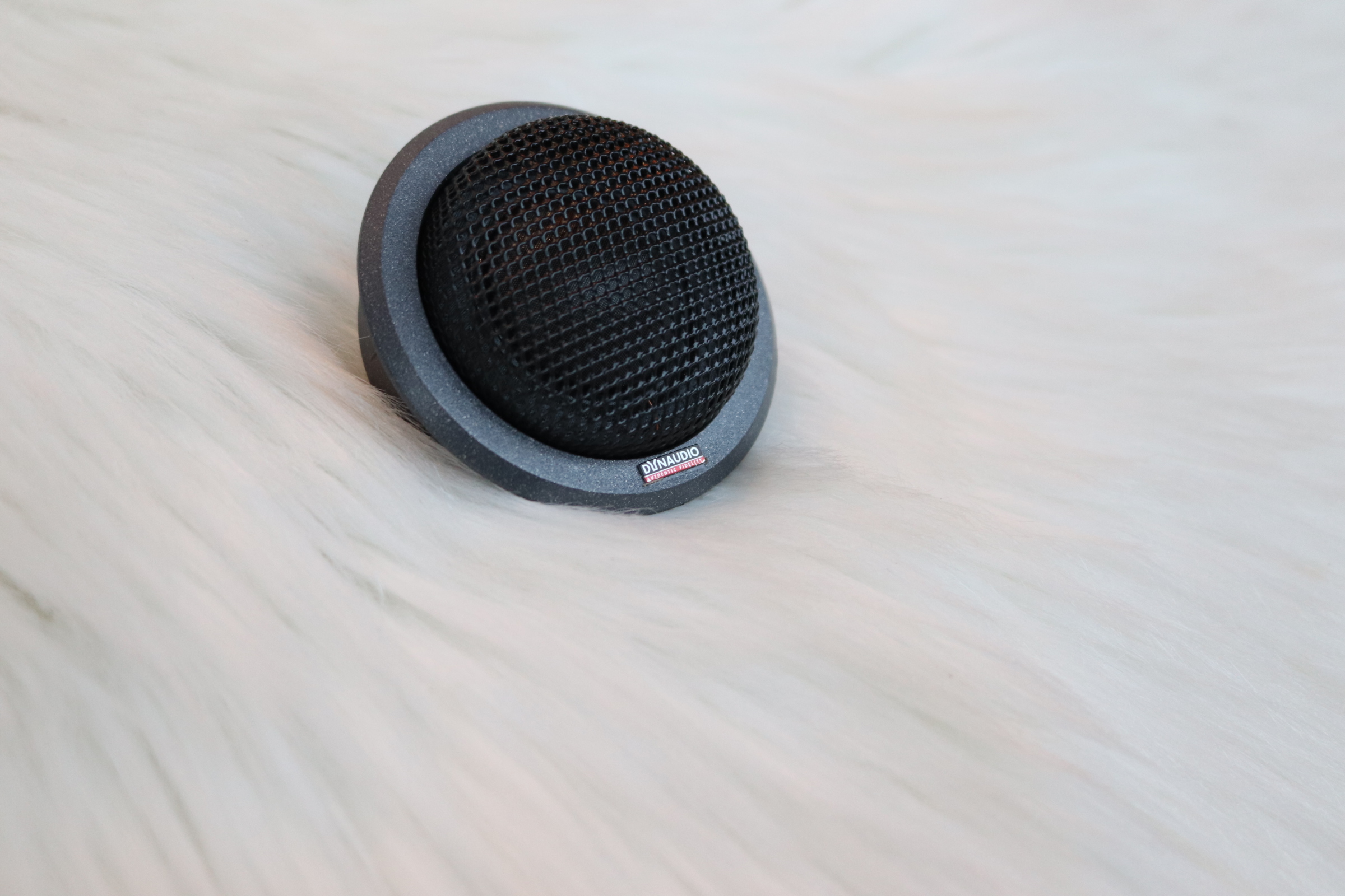 保时捷卡曼汽车音响如何改装呢？简单的音响改装不简单的效果体验