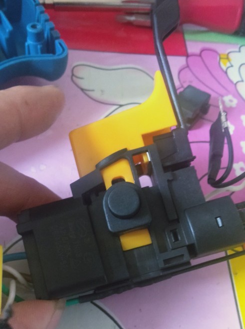 手电钻前面的夹头构造及更换,晶思达手电钻开关总成内部构造