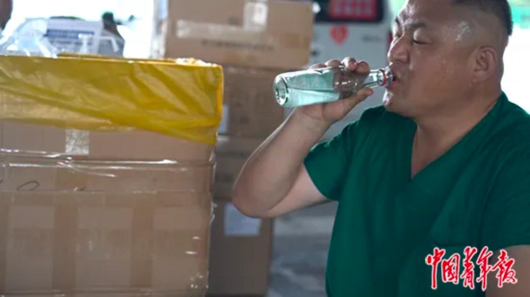 铭记2020：和你擦肩而过的陌生人，寒夜里也曾与你共擎火炬