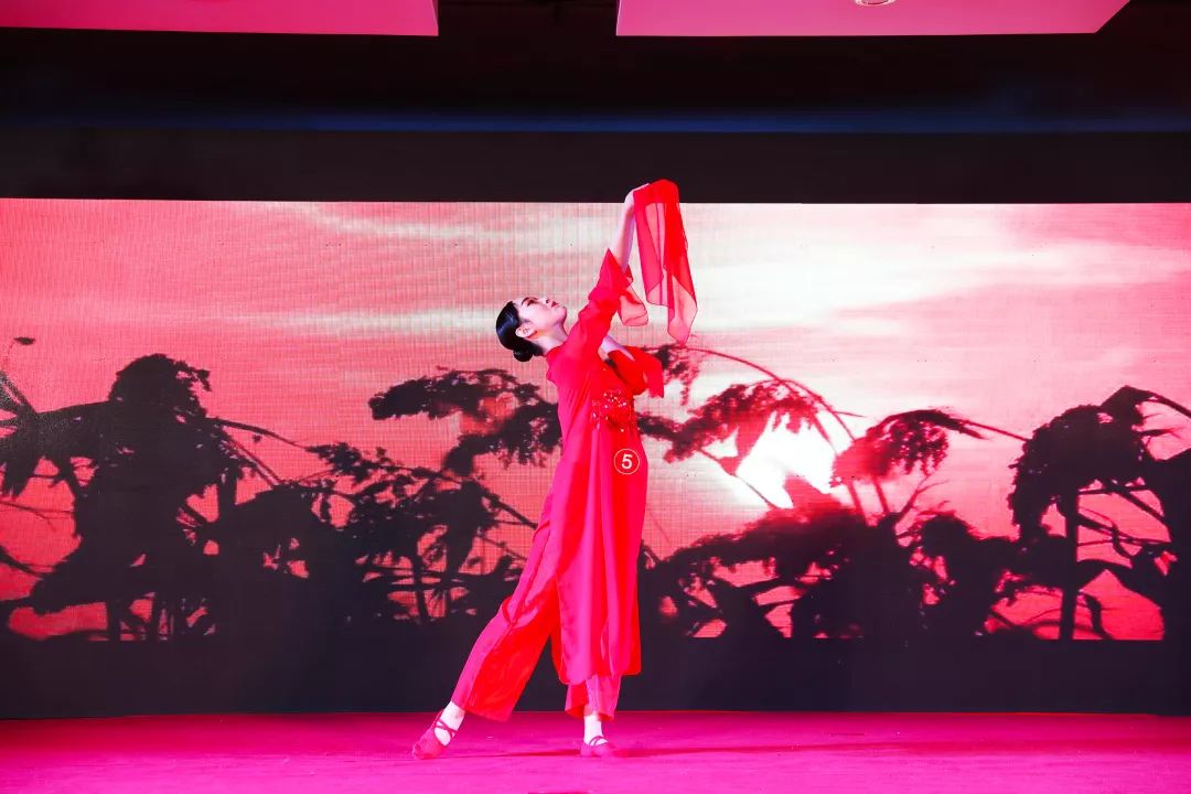 看图识人的女人是谁,看图识人这个女人是谁