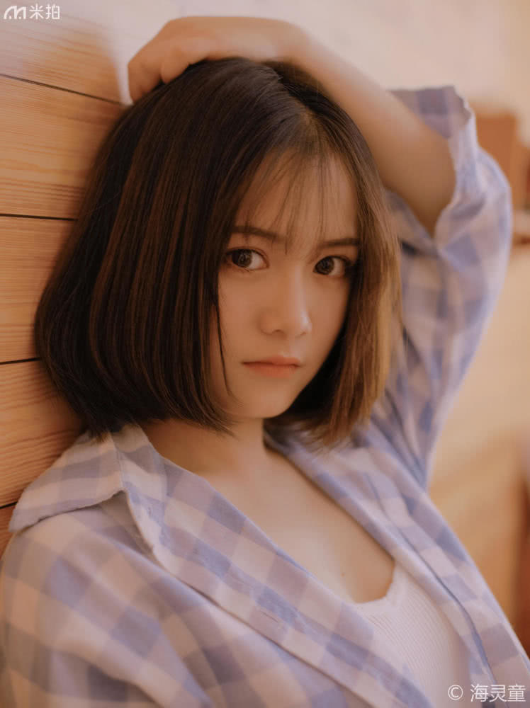 甜美少女拍摄写真,漂亮女生居家写真