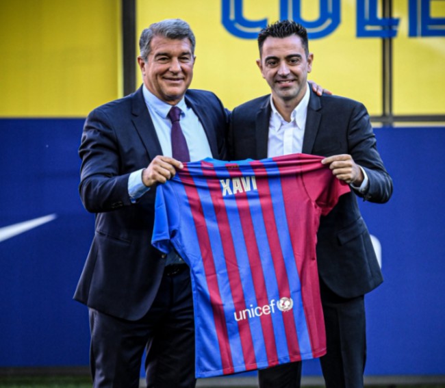 哈维亮相诺坎普发布会,哈维告别诺坎普