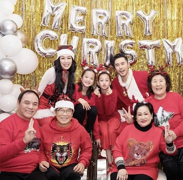 考拉硬照惊为天人,考拉弹钢琴