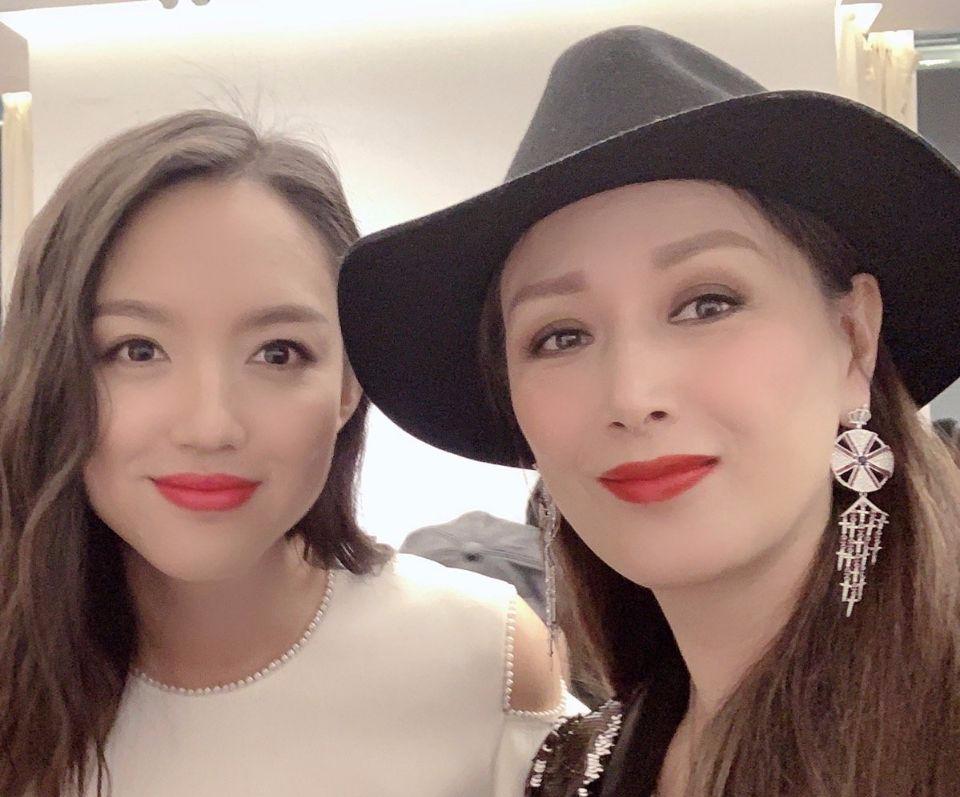 任达华老婆琦琦穿绿色亮片短裙,任达华妻子琦琦同款衣服