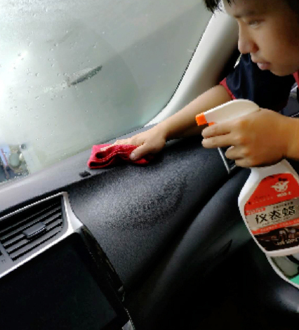 汽车异味全车清洗,汽车内饰有烟味怎么清理