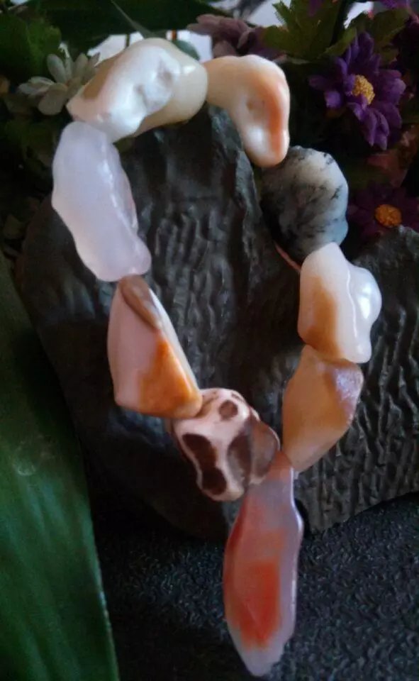 新疆罗布泊有戈壁石吗,新疆罗布泊哪些石头比较值钱