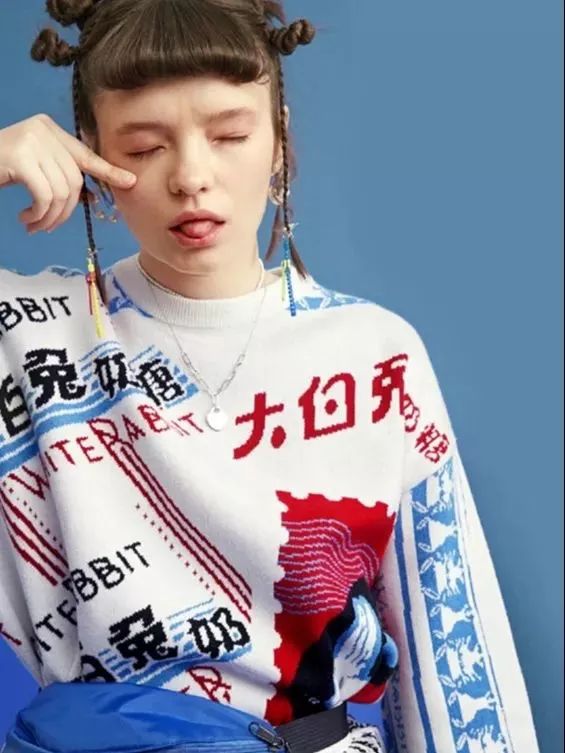 新的脑白金广告,洗脑广告鼻祖脑白金跨界出潮服