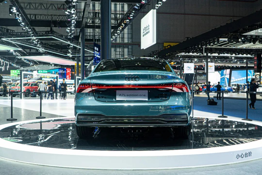 当优雅遇上潮流,当优雅碰上运动西装暴徒不再是梦