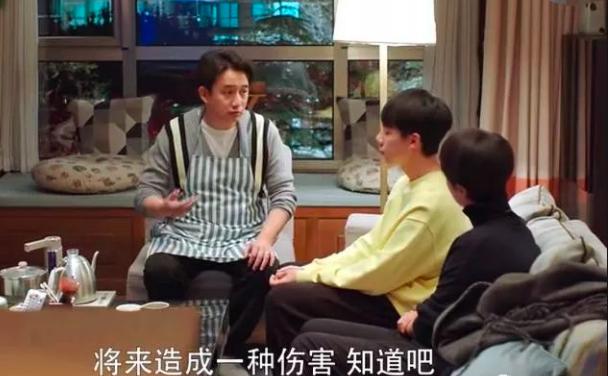 床单有痕迹，纸篓塞卫生纸，男孩的“生理期”同样值得父母重视