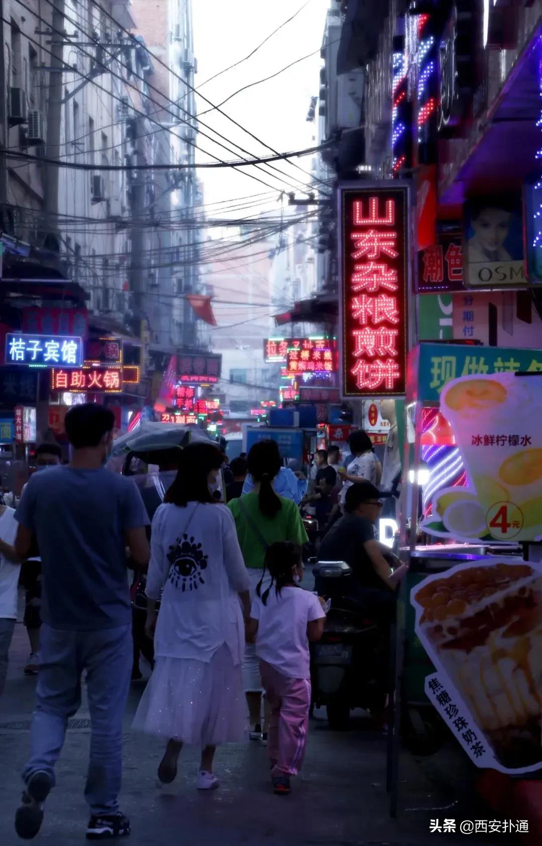 摆摊人的真实经历到底赚不赚钱,90后摆摊的经历和感受