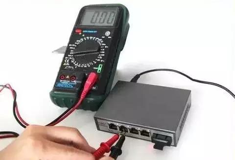 如何区分poe交换机是百兆还是千兆,怎么辨别poe交换机非标