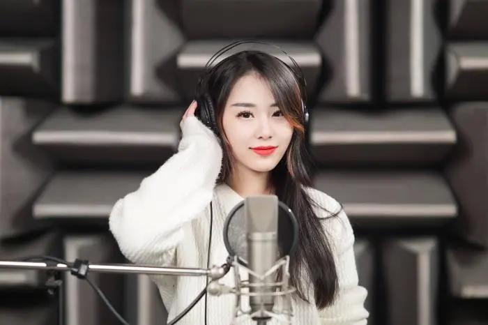 听见好音乐，带你了解歌手叶莺，她是一位可甜可A的Live型小姐姐