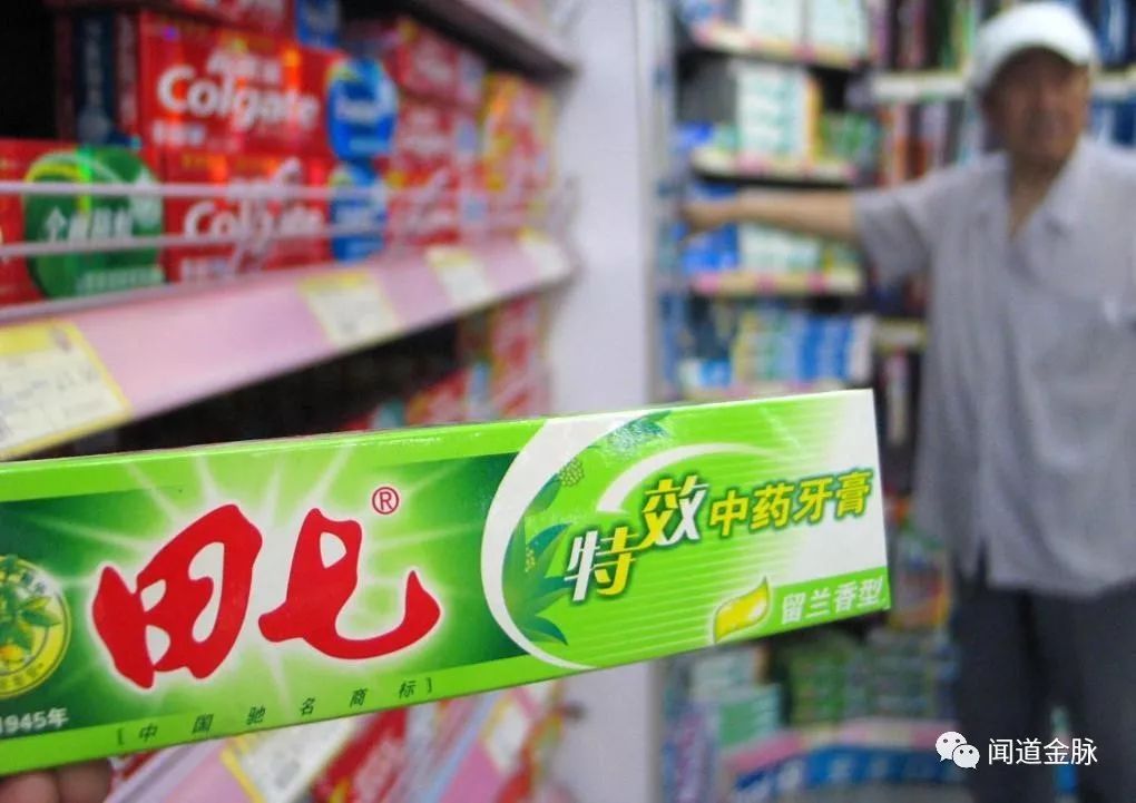 刷牙一次用三款牙膏,牙膏是我们每天刷牙都要用到的