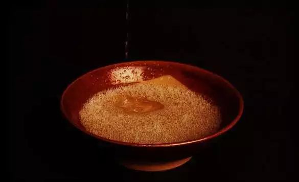 「借花辨酒」是泡沫还是花酒花的两副模样