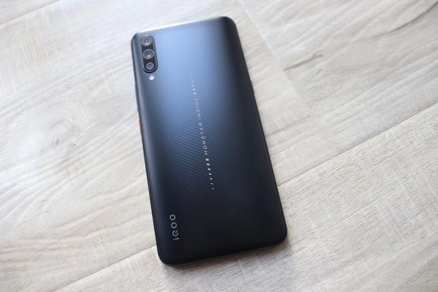 iqoo最新款旗舰手机,iqoo即将发布的旗舰手机