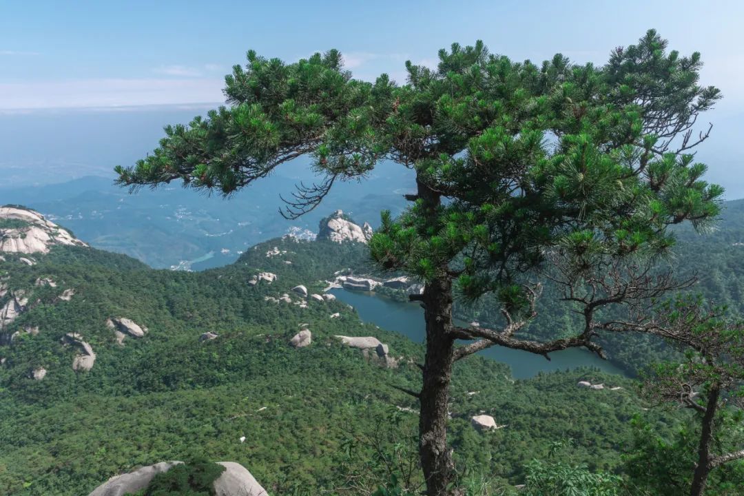 五岳中的南岳位于哪个省,九华山和天柱山哪座更值得游一游