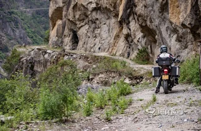 摩托车骑行者随车工具,摩托自带随车工具放哪里的